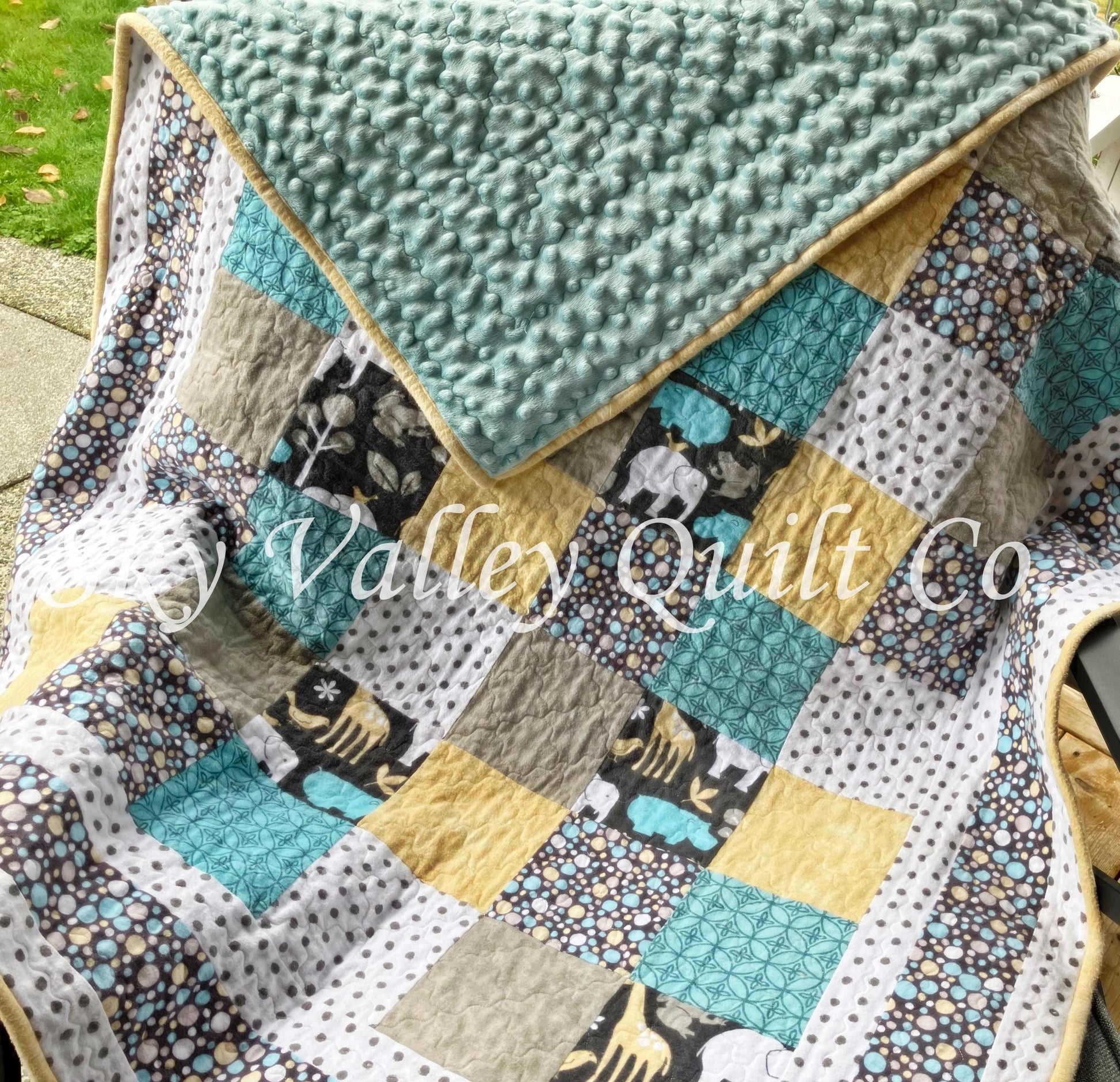 Precut traditional pieced Quilt kit ~ Michael Miller Zoology flannel